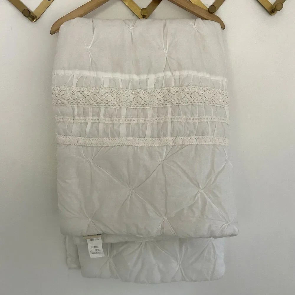 Pottery Barn Kids Baby Toddler Quilt White Embroidered Metallic Flowers Tassels